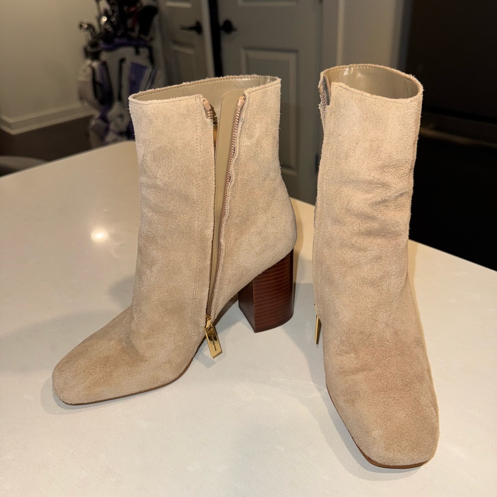 Tan Ankle Boots with Suede Material and Block Heel - Picture 2 of 7
